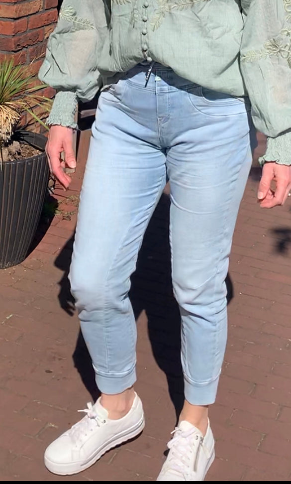 COJ jog jeans