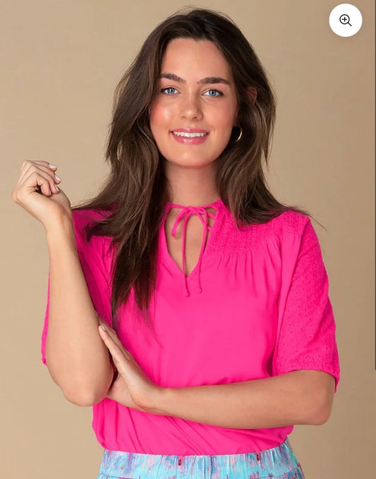 Ivy Beau broderie blouse fucsia
