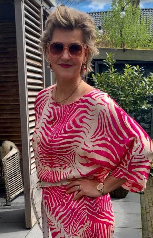 Satijn top dierenprint fucsia