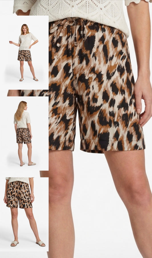 Cs the Label Petrea short