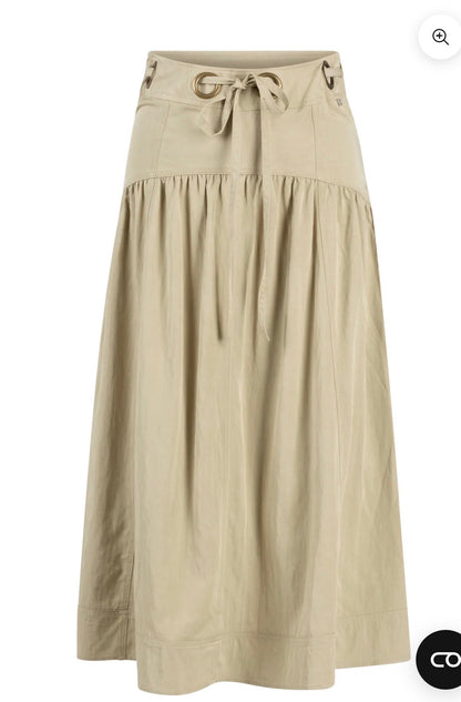 Ivy Beau rok Dayna kit